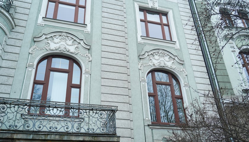 Plac Powstańc&oacute;w Śląskich 9