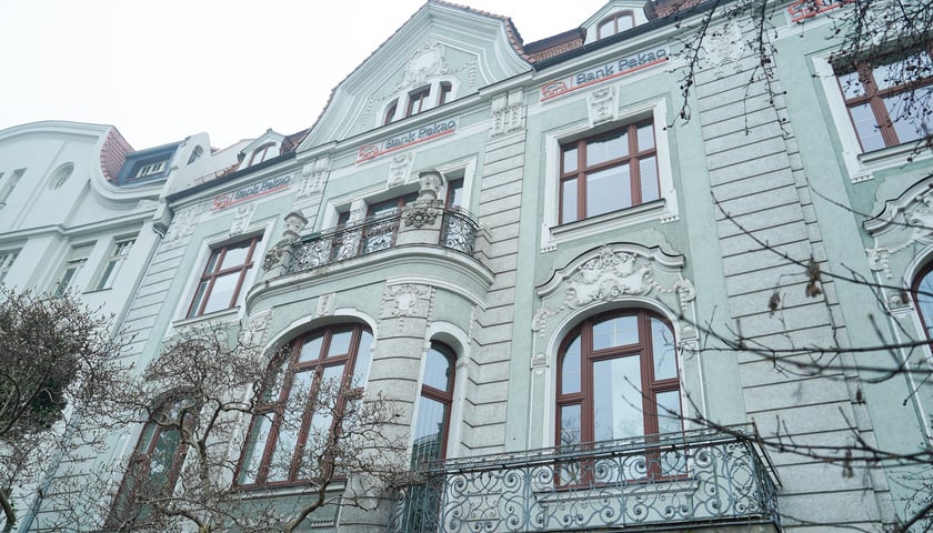 Plac Powstańc&oacute;w Śląskich 9