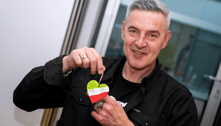 Maciej Zieliński z bombką