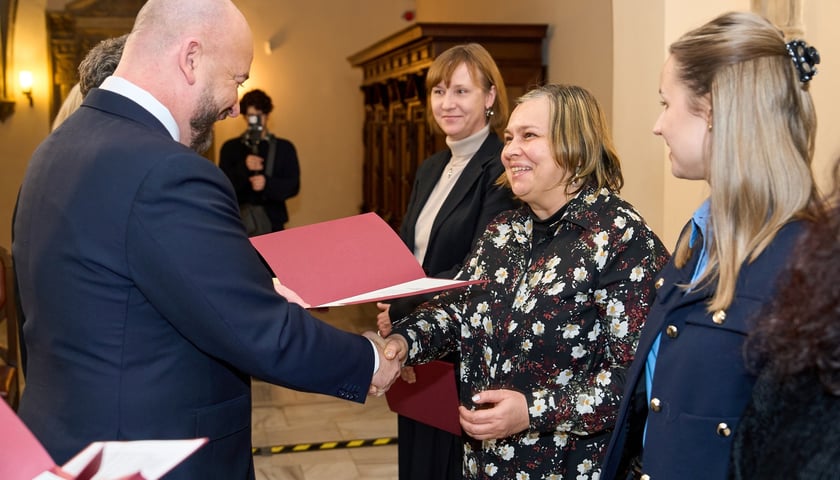 Uroczystość złożenia ślubowania i wręczenia aktów nadania stopnia awansu zawodowego nauczyciela mianowanego - 11.12.2025