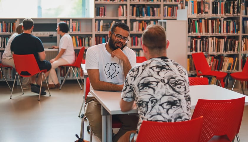 Zdjęcie zrobione podczas jednej z poprzednich edycji Żywej Biblioteki. 