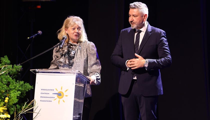 Jolanta Góreczna - dyrektorka WCDN, Jarosław Delewski - dyrektor Departamentu Edukacji UMW