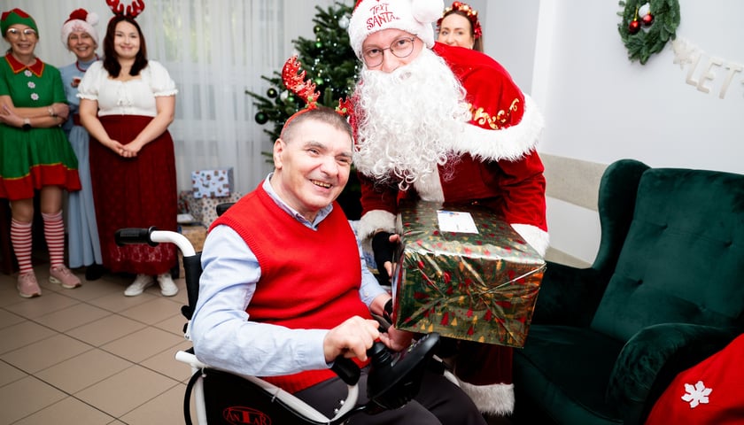 Finał akcji „Listy do Świętego Mikołaja” w DPS przy ul. Rędzińskiej we Wrocławiu