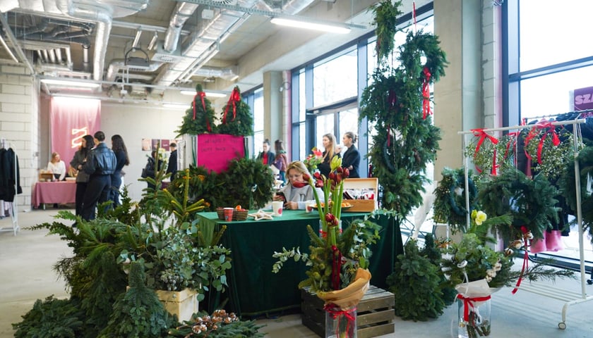 Targi LOOP flea market we wrocławskich Bulvarach - ozdoby świąteczne