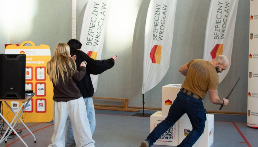 Bezpieczny Wrocław w szkołach - szkolenie w XVI LO przy ul. Reja