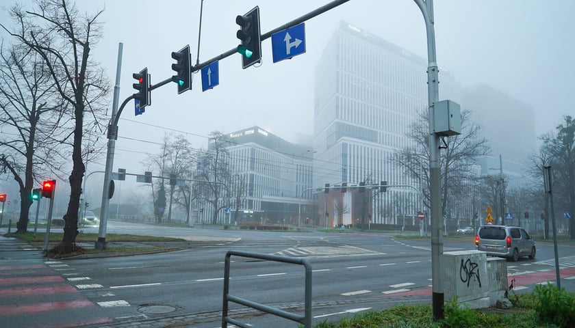 Mgła we Wrocławiu, zdjęcie archiwalne, ilustracyjne