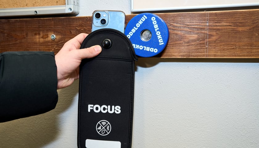 Etui na telefon blokujące sygnał