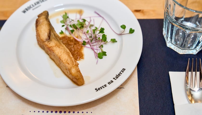 <p>Warsztaty kulinarne w Restauracji Wrocławskiej &ndash; karp w bulionie luterańskim</p>