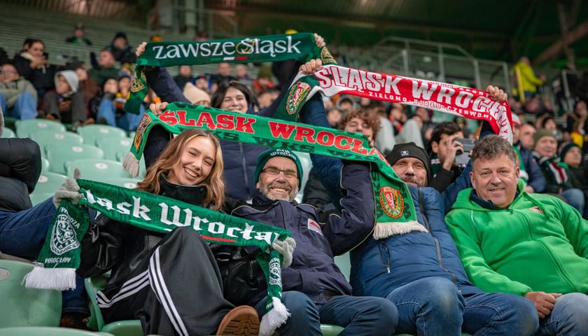 Najjaśniejszym punktem Śląska w 2025 roku byli kibice, tu na zdjęciu z Rakowem Częstochowa w Pucharze Polski. W 2025 roku na mecze Śląska przyszło ponad 330 tys. kibiców.
