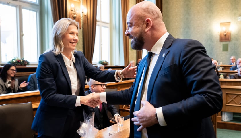 Renata Granowska, wiceprezydent Wrocławia i Jacek Sutryk, prezydent Wrocławia po głosowaniu nad budżetem, 18.12.2025 r.