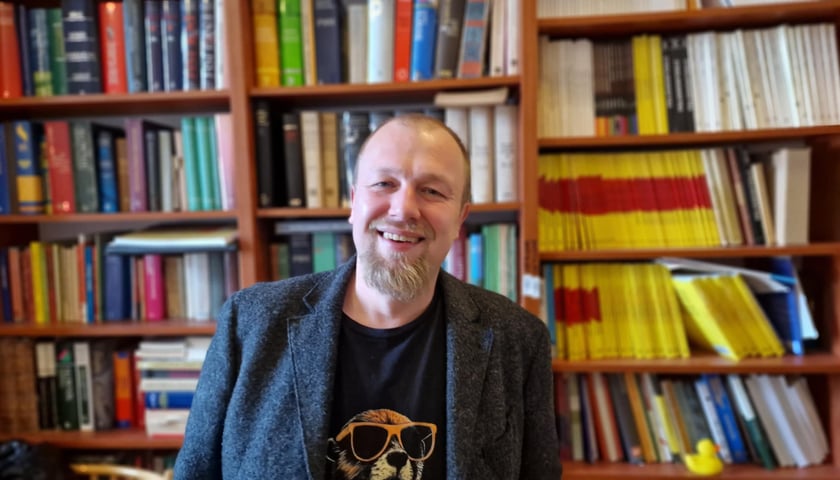 Dr Grzegorz Zarzeczny, językoznawca z Instytutu Filologii Polskiej Uniwersytetu Wrocławskiego
