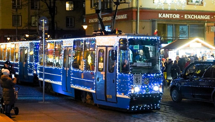 Światełkowy tramwaj przy ul. Oławskiej