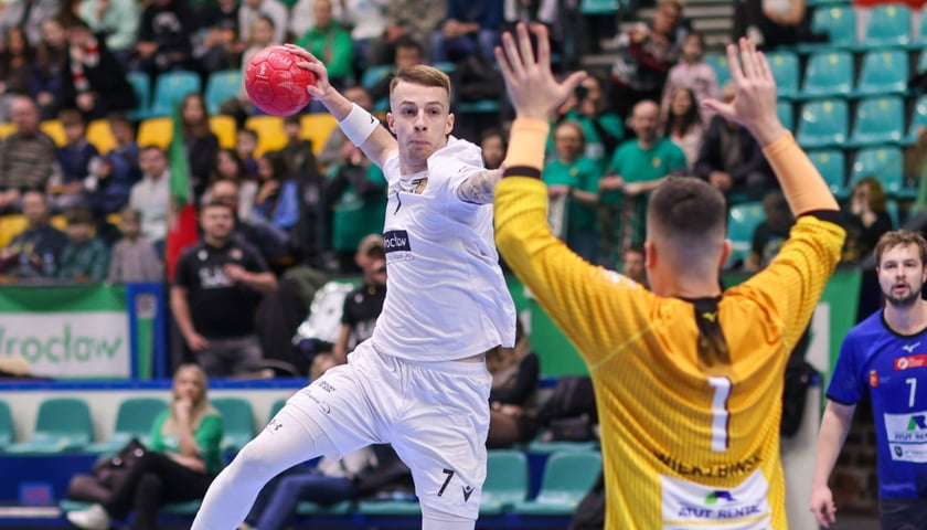 Mecz piłki ręcznej w Orbicie