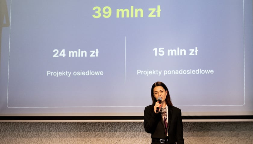 <p>Konferencja prasowa WBO 2026. Wrocław, 21.01.2026. Przy mikrofonie Magdalena Wdowiak-Urbańczyk, dyrektorka Departamentu Spraw Społecznych UMW.</p>