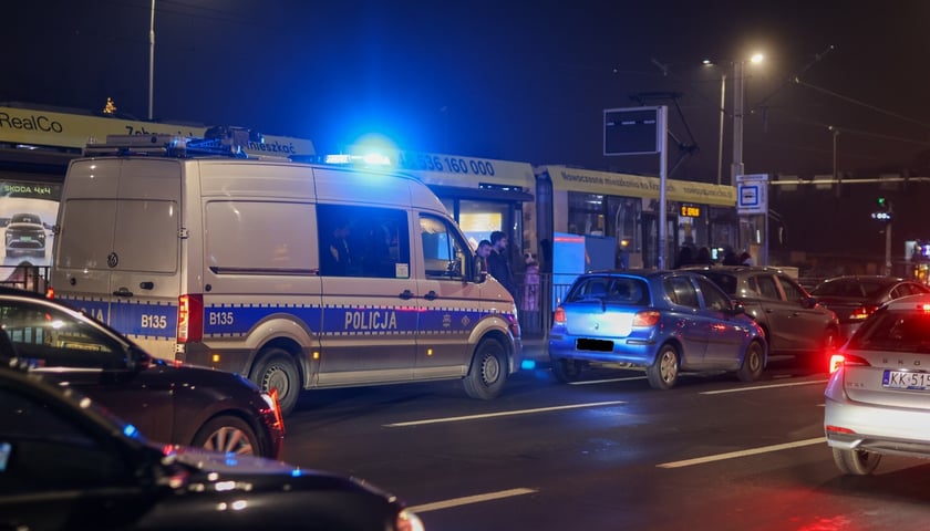 Wypadek i utrudnienia w ruchu na Legnickiej. 22.12.2025