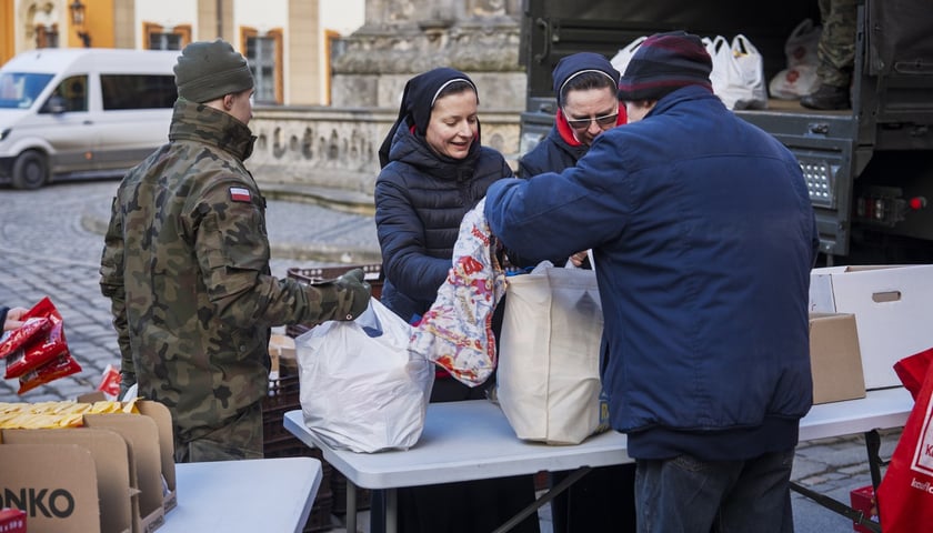 Świąteczne paczki dla najuboższych mieszkańców Wrocławia