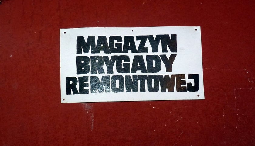 Budynek po kinie Lwów w 2022 roku (zdjęcie dzięki uprzejmości osób prowadzących profil FB Introwertyczny Wrocław i jego dzikie okolice)