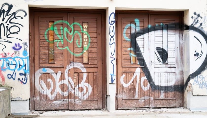 <p>Na zdjęciu obecny stan budynku przy ul. Hallera 15, w kt&oacute;rym mieściło się niegdyś Kino &bdquo;Lw&oacute;w&rdquo;</p>