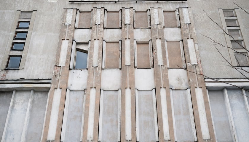 Na zdjęciu obecny stan budynku przy ul. Hallera 15, w kt&oacute;rym mieściło się niegdyś Kino &bdquo;Lw&oacute;w&rdquo;