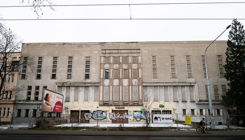 <p>Na zdjęciu obecny stan budynku przy ul. Hallera 15, w kt&oacute;rym mieściło się niegdyś Kino &bdquo;Lw&oacute;w&rdquo;</p>
