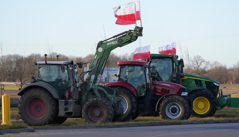Protest rolników przy rondzie Ochotniczych Straży Pożarnych na Wschodniej Obwodnicy Wrocławia na wysokości miejscowości Kiełczówek w pobliżu wrocławskiego Wojnowa