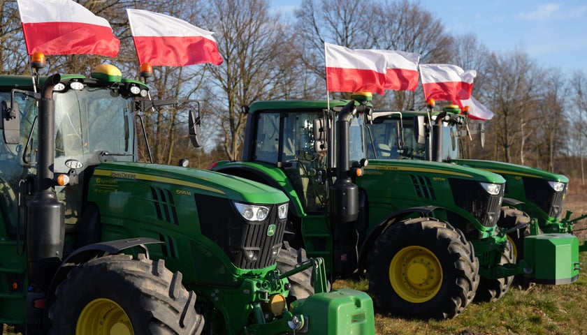 Protest rolników przy rondzie Ochotniczych Straży Pożarnych na Wschodniej Obwodnicy Wrocławia na wysokości miejscowości Kiełczówek w pobliżu wrocławskiego Wojnowa