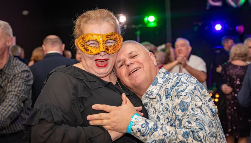 Bal sylwestrowy seniorów "Neonowa Noc" w Centrum Historii Zajezdnia
