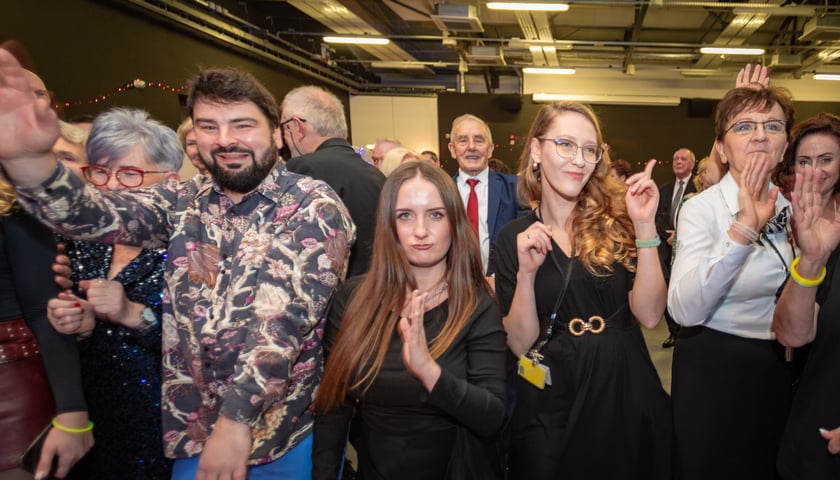 Bal sylwestrowy seniorów "Neonowa Noc" w Centrum Historii Zajezdnia