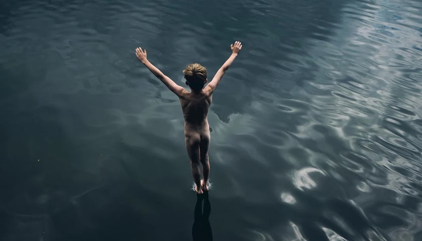 Zdjęcie Bartka Sadowskiego i jednocześnie jeden z plakatów do kupienia w jego galerii