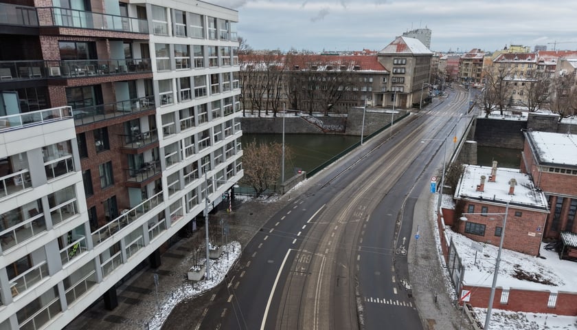 Opustoszały Wrocław w noworoczne przedpołudnie 1 stycznia 2026 roku