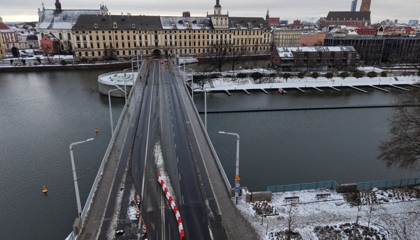 Opustoszały Wrocław w noworoczne przedpołudnie 1 stycznia 2026 roku