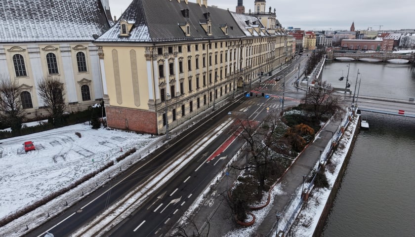 Opustoszały Wrocław w noworoczne przedpołudnie 1 stycznia 2026 roku