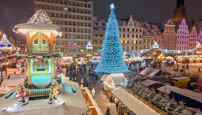 Jarmark Bożonarodzeniowy-widok z lotu ptaka na pierzeję południową