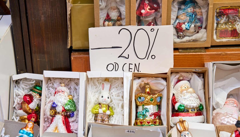 Jarmark Bożonarodzeniowy 2025 we Wrocławiu. Na zdjęciach odwiedzający i sprzedawcy na jarmarku we Wrocławiu