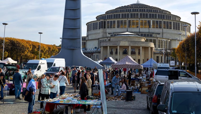 Giełda staroci pod Iglicą