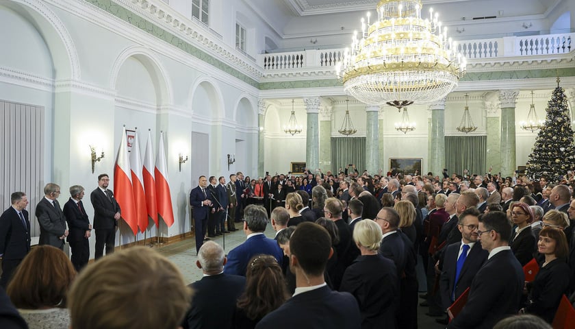 Uroczystość wręczenia nominacji profesorskich w Pałacu Prezydenckim. Na zdjęciu sala w pałacu podczas uroczystości