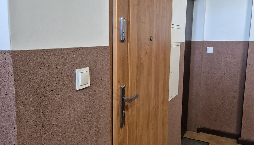 Klataka schodowa kamienicy przy ul. Chińskiej 14b