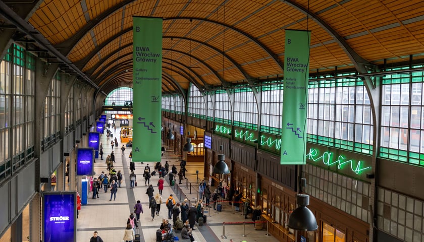 Na zdjęciu hala dworca Wrocław Główny