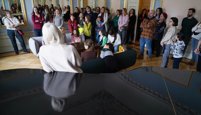 <p>R&oacute;wnie ciekawym pomieszczeniem jest Salon Cesarski</p>