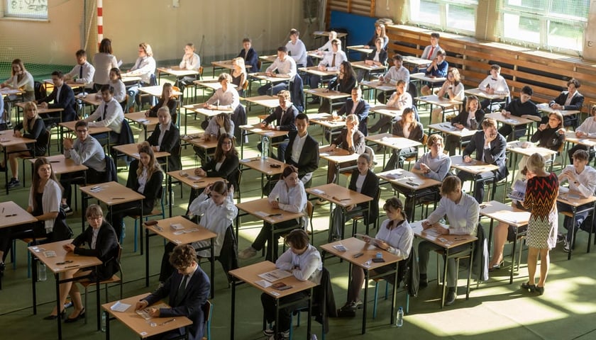 Matura w jednym z wrocławskich LO, zdjęcie archiwalne