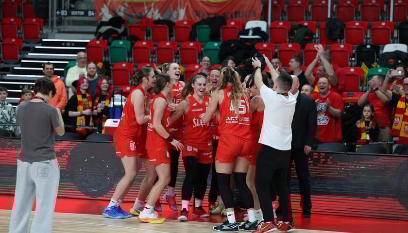 Koszykarki Ślęzy Wrocław cieszą się ze zwycięstwa w finale Pucharu Polski. Sosnowiec, 11.01.2026