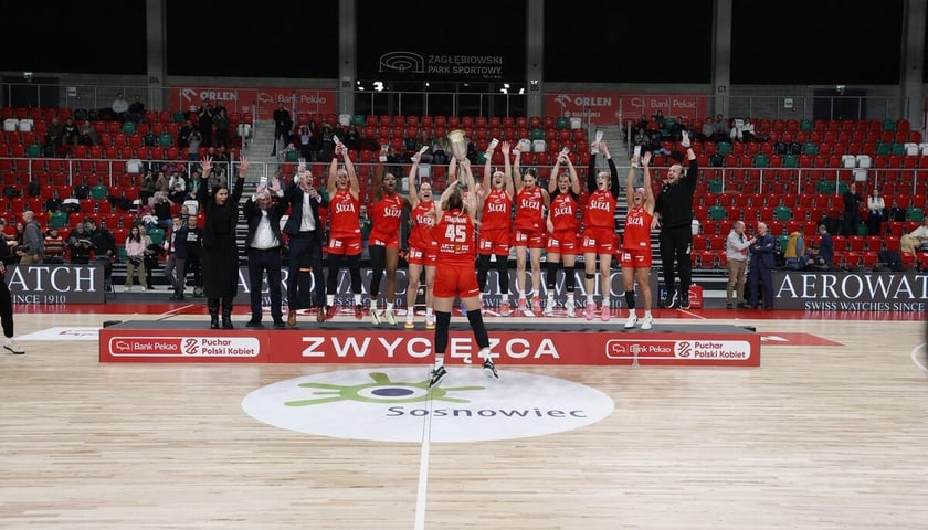 Koszykarki Ślęzy Wrocław cieszą się ze zwycięstwa w finale Pucharu Polski. Sosnowiec, 11.01.2026