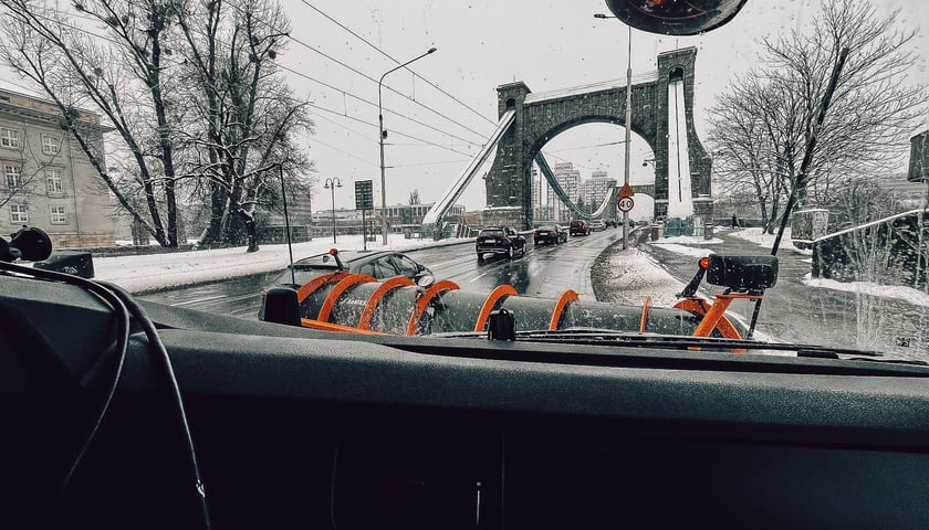 Odśnieżanie miasta - ekipy piesze i zmotoryzowane