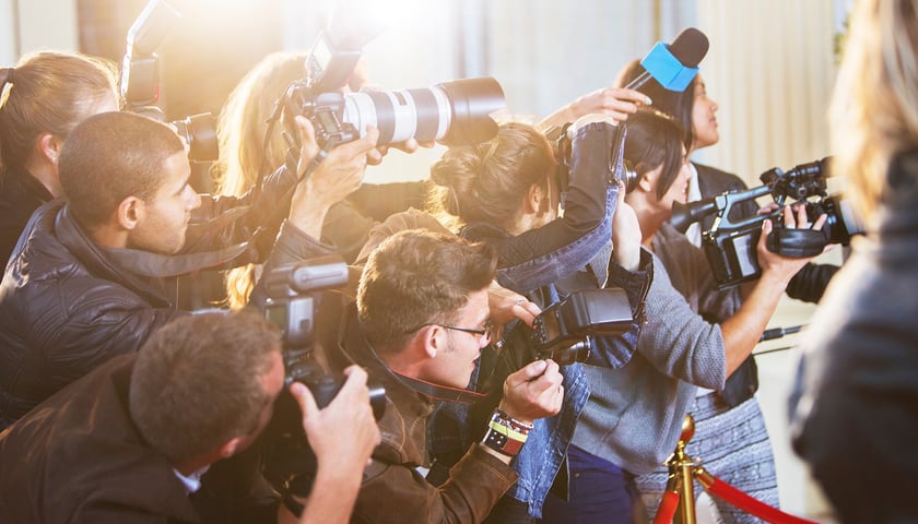 <p>Swoje pięć minut można przeżyć na kilka sposob&oacute;w - zostać gwiazdą artykułu, podcastu lub teatru</p>