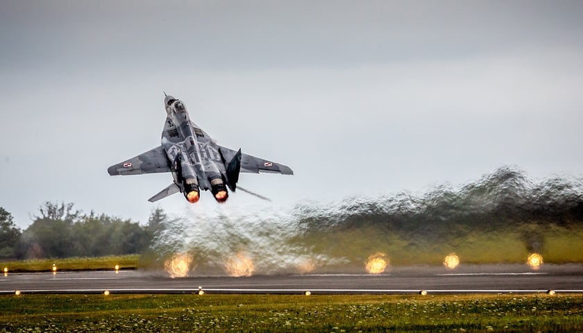 <p>Spełnienie dziecięcych marzeń o lataniu będzie możliwe za sprawą wizyty w bazie lotniczej</p>