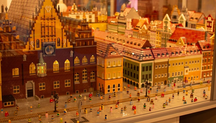 Wrocławski Rynek z klocków Lego na wystawie w Sky Tower 