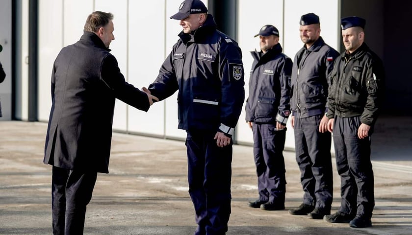Minister Marcin Kierwiński podczas wizyty we Wrocławiu i spotkań z funkcjonariuszami Policji