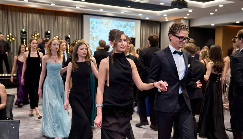 Polonez uczniów XIV LO we Wrocławiu