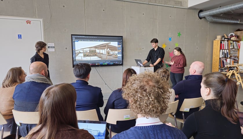 Projekt „Przyjazne Miasto” realizowany przez Smart City Wrocław oraz Katedrę Wzornictwa Akademii Sztuk Pięknych im. Eugeniusza Gepperta i Wydział Mechaniczno-Energetyczny Politechniki Wrocławskiej.