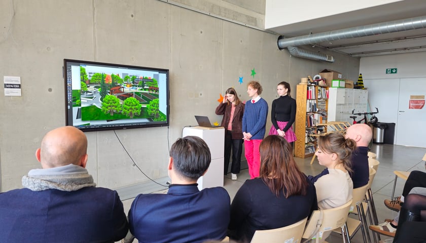 Projekt „Przyjazne Miasto” realizowany przez Smart City Wrocław oraz Katedrę Wzornictwa Akademii Sztuk Pięknych im. Eugeniusza Gepperta i Wydział Mechaniczno-Energetyczny Politechniki Wrocławskiej.